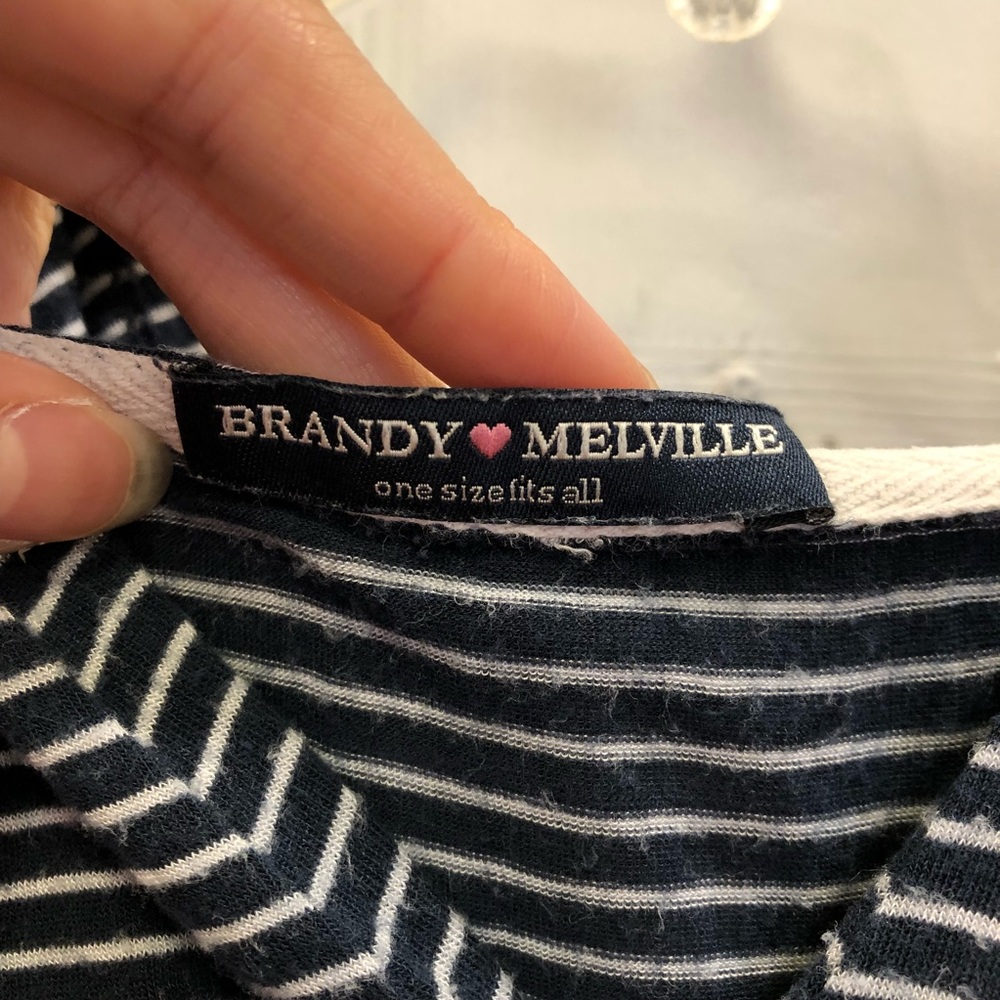 Brandy Melville Layla Hoodie - Picture 5 of 6